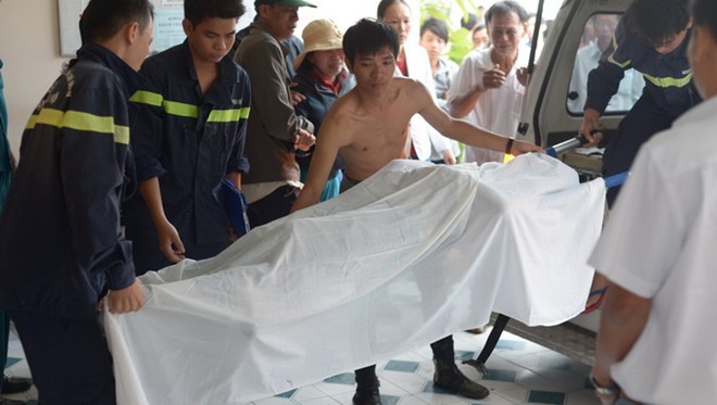 Những hình ảnh đau thương trong vụ 7 học sinh chết đuối tai biển cần giờ
